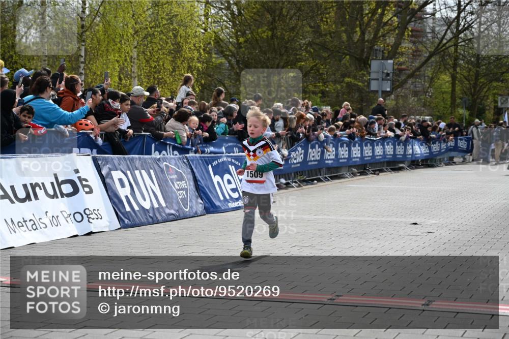 12.04.2026 - 45. Internationalen Wilhelmsburger Insellauf J. Mangold http://msf.ph/oto/9520269 12.04.2026 14:08:24 Ziel 1510, 1509 meine-sportfotos.de