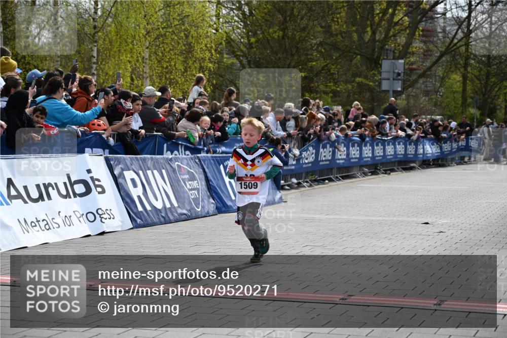 12.04.2026 - 45. Internationalen Wilhelmsburger Insellauf J. Mangold http://msf.ph/oto/9520271 12.04.2026 14:08:25 Ziel 1510, 1509 meine-sportfotos.de