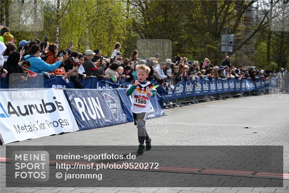 12.04.2026 - 45. Internationalen Wilhelmsburger Insellauf J. Mangold http://msf.ph/oto/9520272 12.04.2026 14:08:25 Ziel 1510, 1509 meine-sportfotos.de