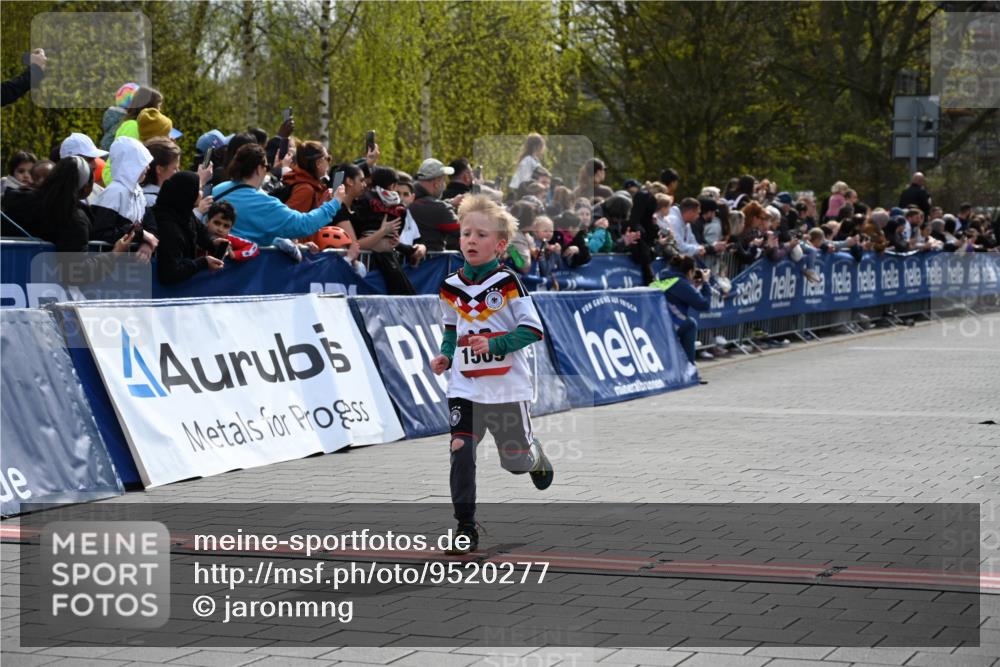 12.04.2026 - 45. Internationalen Wilhelmsburger Insellauf J. Mangold http://msf.ph/oto/9520277 12.04.2026 14:08:25 Ziel 1510, 1509 meine-sportfotos.de