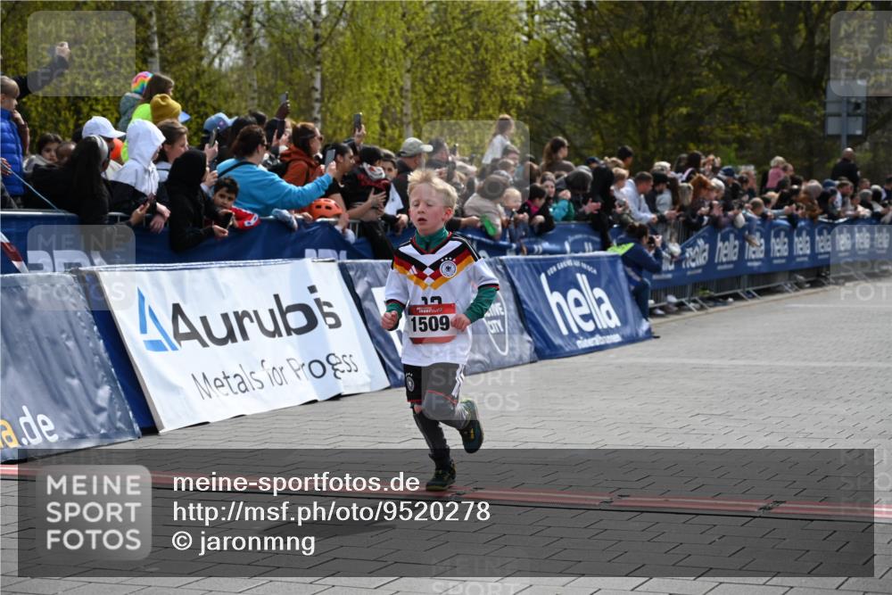 12.04.2026 - 45. Internationalen Wilhelmsburger Insellauf J. Mangold http://msf.ph/oto/9520278 12.04.2026 14:08:25 Ziel 1510, 1509 meine-sportfotos.de