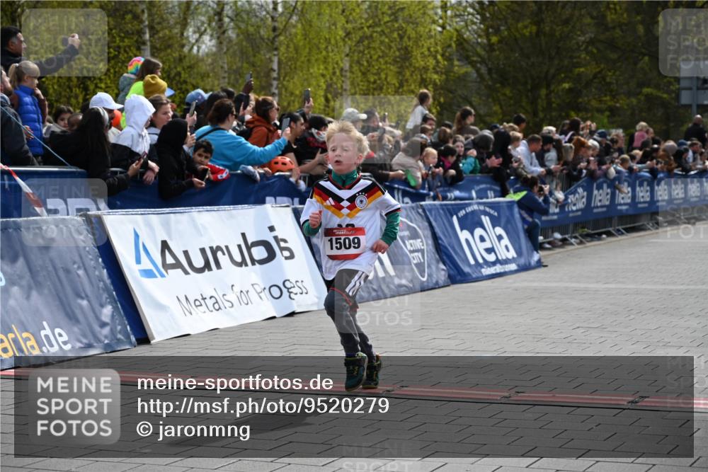 12.04.2026 - 45. Internationalen Wilhelmsburger Insellauf J. Mangold http://msf.ph/oto/9520279 12.04.2026 14:08:25 Ziel 1510, 1509 meine-sportfotos.de