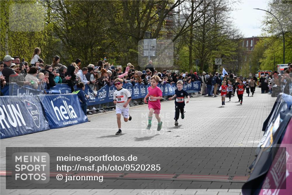 12.04.2026 - 45. Internationalen Wilhelmsburger Insellauf J. Mangold http://msf.ph/oto/9520285 12.04.2026 14:08:29 Ziel 1509, 58, 26, 716 meine-sportfotos.de