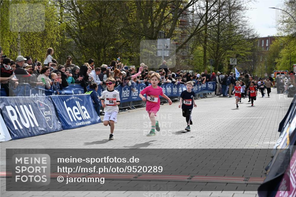 12.04.2026 - 45. Internationalen Wilhelmsburger Insellauf J. Mangold http://msf.ph/oto/9520289 12.04.2026 14:08:29 Ziel 1509, 58, 26, 716 meine-sportfotos.de