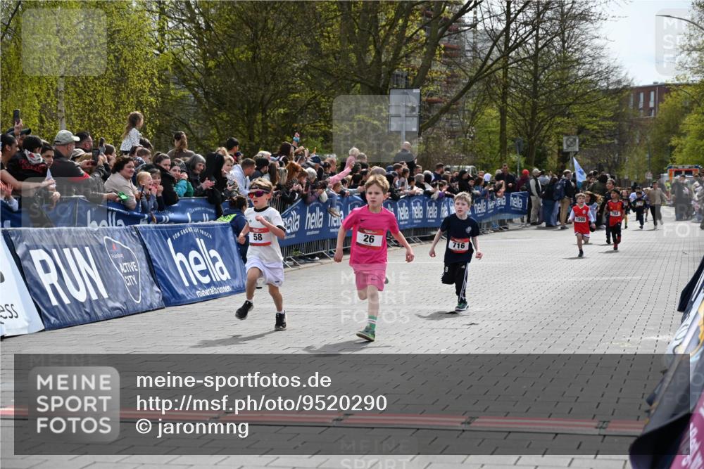 12.04.2026 - 45. Internationalen Wilhelmsburger Insellauf J. Mangold http://msf.ph/oto/9520290 12.04.2026 14:08:29 Ziel 1509, 58, 26, 716 meine-sportfotos.de