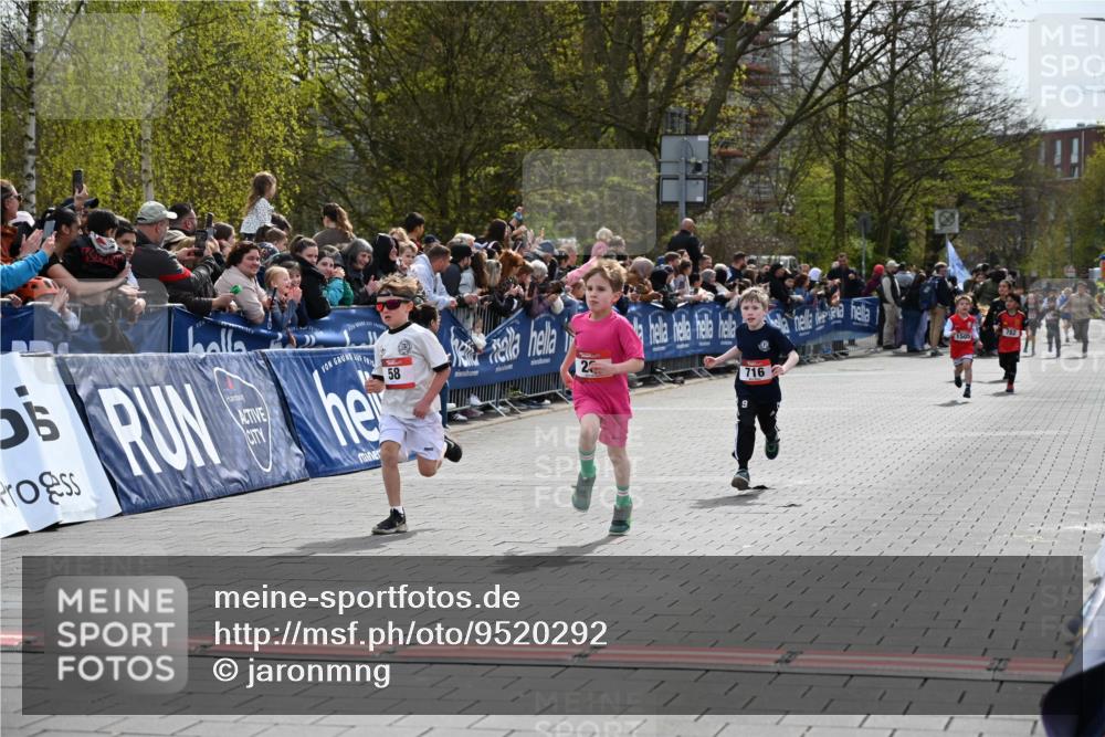 12.04.2026 - 45. Internationalen Wilhelmsburger Insellauf J. Mangold http://msf.ph/oto/9520292 12.04.2026 14:08:29 Ziel 1509, 58, 26, 716 meine-sportfotos.de