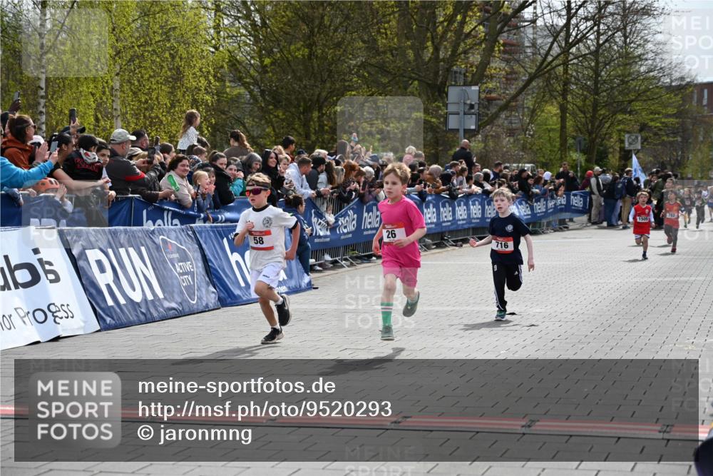 12.04.2026 - 45. Internationalen Wilhelmsburger Insellauf J. Mangold http://msf.ph/oto/9520293 12.04.2026 14:08:29 Ziel 1509, 58, 26, 716 meine-sportfotos.de