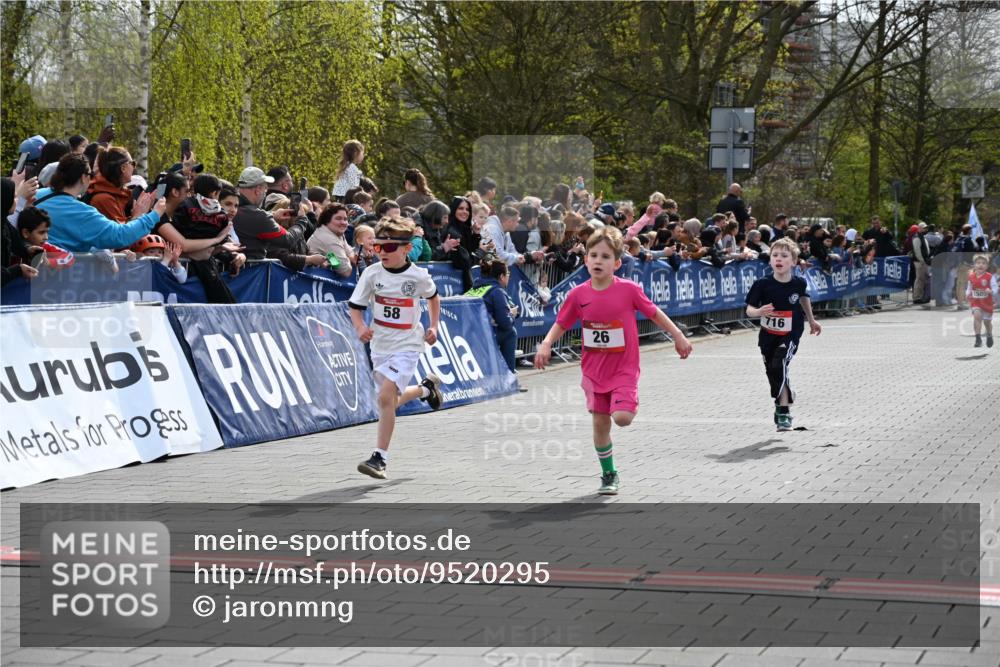 12.04.2026 - 45. Internationalen Wilhelmsburger Insellauf J. Mangold http://msf.ph/oto/9520295 12.04.2026 14:08:29 Ziel 1509, 58, 26, 716 meine-sportfotos.de