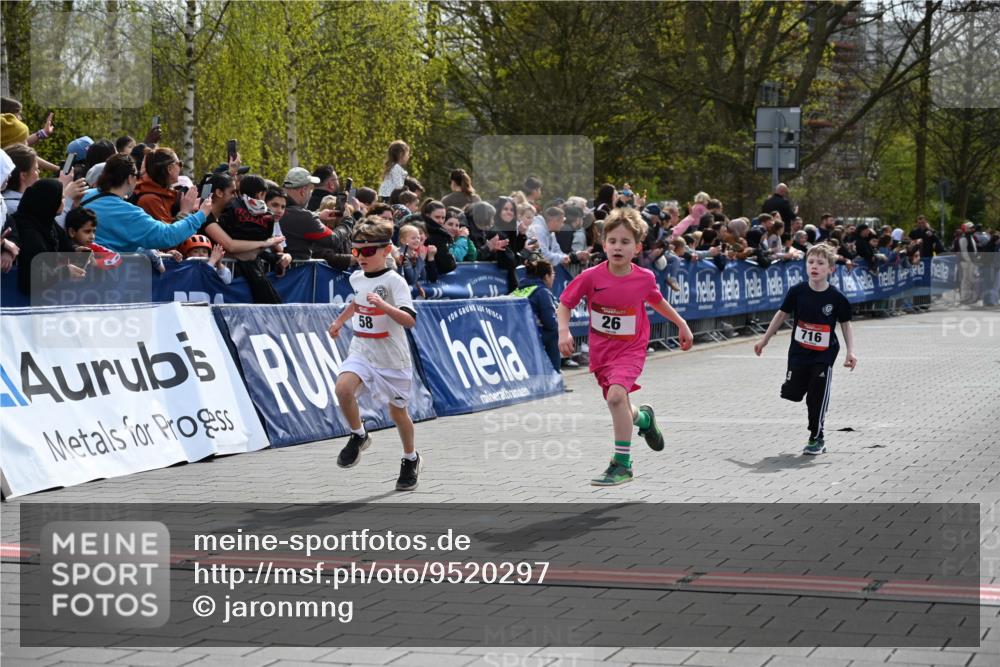 12.04.2026 - 45. Internationalen Wilhelmsburger Insellauf J. Mangold http://msf.ph/oto/9520297 12.04.2026 14:08:30 Ziel 58, 26, 716, 1505 meine-sportfotos.de