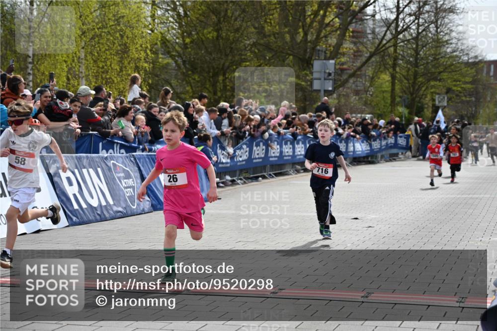 12.04.2026 - 45. Internationalen Wilhelmsburger Insellauf J. Mangold http://msf.ph/oto/9520298 12.04.2026 14:08:30 Ziel 58, 26, 716, 1505 meine-sportfotos.de