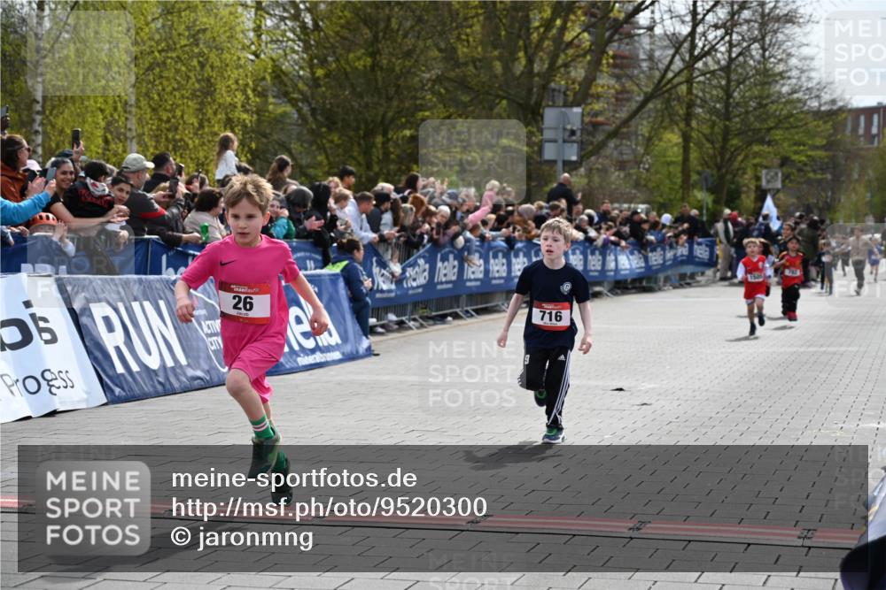 12.04.2026 - 45. Internationalen Wilhelmsburger Insellauf J. Mangold http://msf.ph/oto/9520300 12.04.2026 14:08:30 Ziel 58, 26, 716, 1505 meine-sportfotos.de