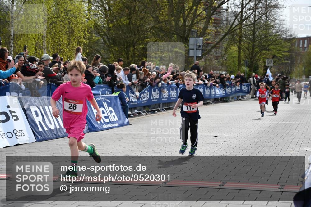 12.04.2026 - 45. Internationalen Wilhelmsburger Insellauf J. Mangold http://msf.ph/oto/9520301 12.04.2026 14:08:30 Ziel 58, 26, 716, 1505 meine-sportfotos.de