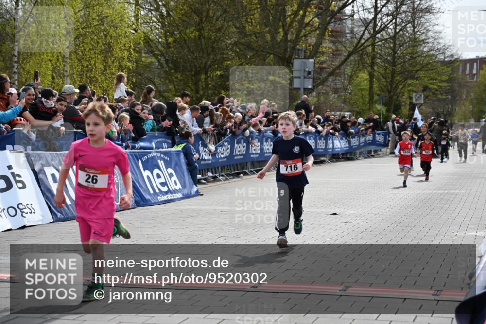 12.04.2026 - 45. Internationalen Wilhelmsburger Insellauf J. Mangold http://msf.ph/oto/9520302 12.04.2026 14:08:30 Ziel 58, 26, 716, 1505 meine-sportfotos.de