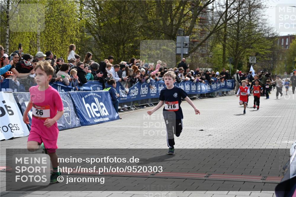 12.04.2026 - 45. Internationalen Wilhelmsburger Insellauf J. Mangold http://msf.ph/oto/9520303 12.04.2026 14:08:30 Ziel 58, 26, 716, 1505 meine-sportfotos.de