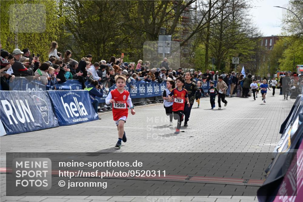 12.04.2026 - 45. Internationalen Wilhelmsburger Insellauf J. Mangold http://msf.ph/oto/9520311 12.04.2026 14:08:34 Ziel 58, 26, 716, 1505, 782, 258, 175 meine-sportfotos.de