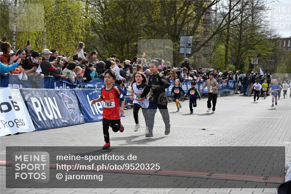12.04.2026 - 45. Internationalen Wilhelmsburger Insellauf J. Mangold http://msf.ph/oto/9520325 12.04.2026 14:08:35 Ziel 716, 1505, 782, 258, 175, 174 meine-sportfotos.de