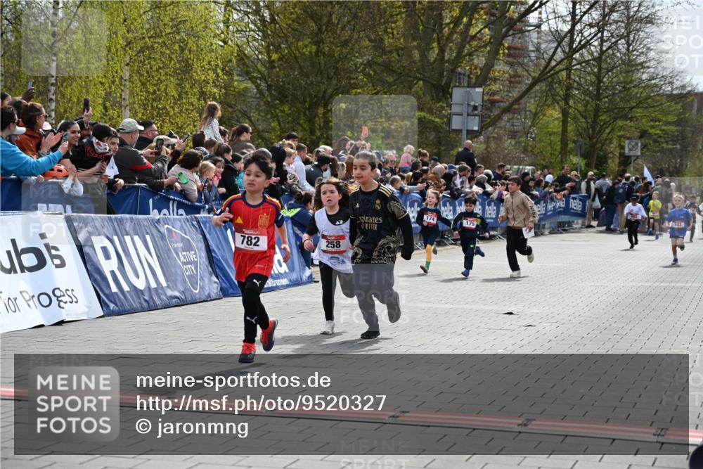 12.04.2026 - 45. Internationalen Wilhelmsburger Insellauf J. Mangold http://msf.ph/oto/9520327 12.04.2026 14:08:35 Ziel 716, 1505, 782, 258, 175, 174 meine-sportfotos.de