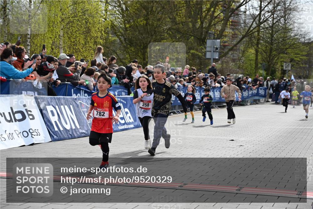12.04.2026 - 45. Internationalen Wilhelmsburger Insellauf J. Mangold http://msf.ph/oto/9520329 12.04.2026 14:08:35 Ziel 716, 1505, 782, 258, 175, 174 meine-sportfotos.de