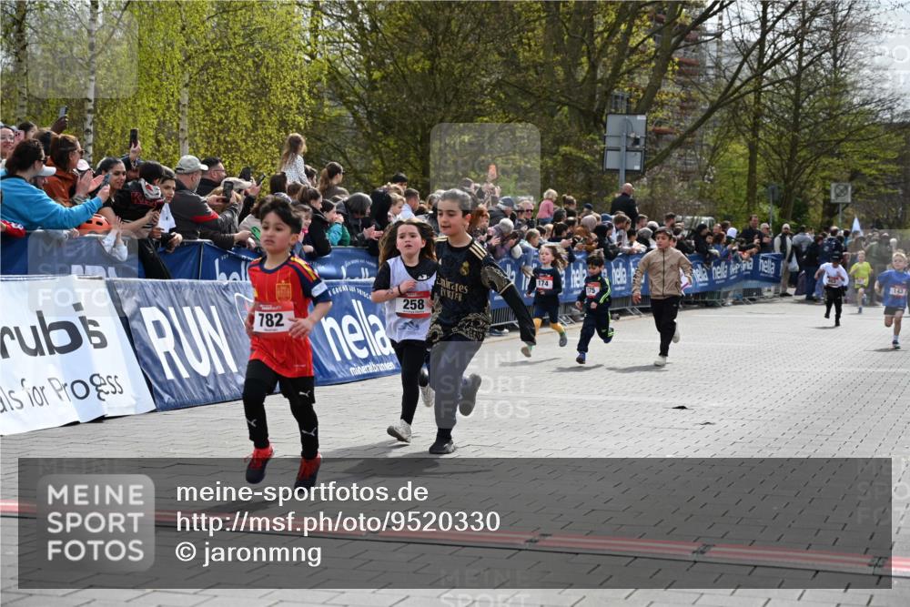12.04.2026 - 45. Internationalen Wilhelmsburger Insellauf J. Mangold http://msf.ph/oto/9520330 12.04.2026 14:08:36 Ziel 1505, 782, 258, 175, 174, 653, 143 meine-sportfotos.de