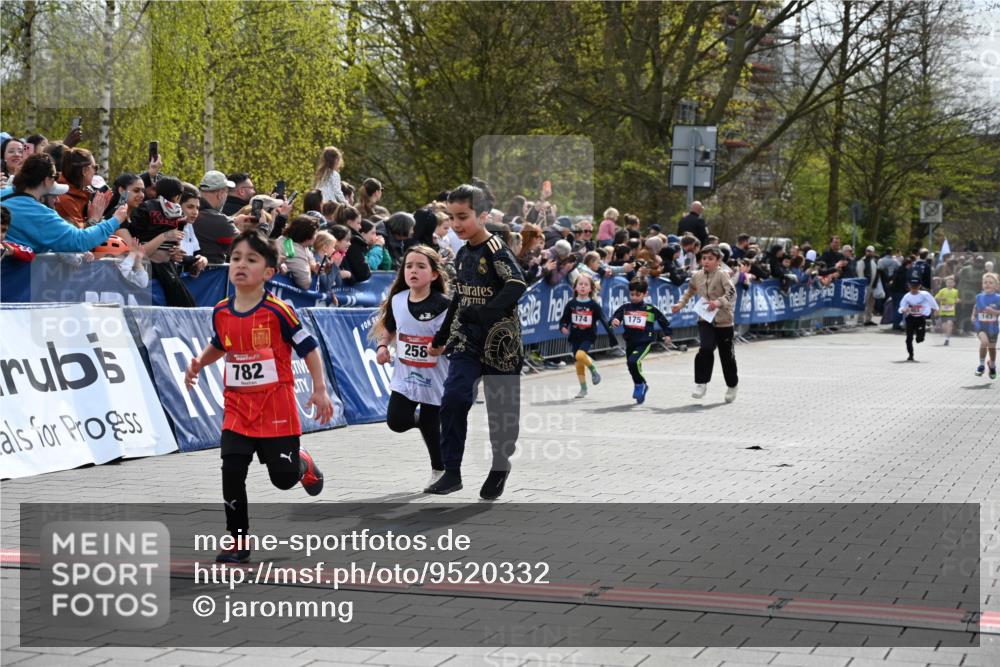 12.04.2026 - 45. Internationalen Wilhelmsburger Insellauf J. Mangold http://msf.ph/oto/9520332 12.04.2026 14:08:36 Ziel 1505, 782, 258, 175, 174, 653, 143 meine-sportfotos.de