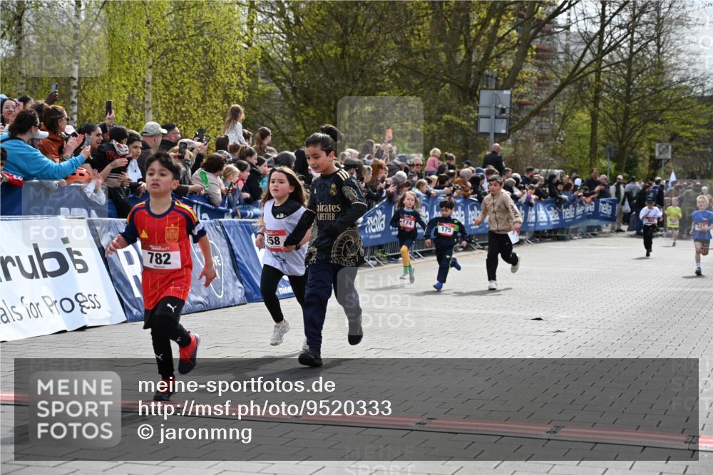 12.04.2026 - 45. Internationalen Wilhelmsburger Insellauf J. Mangold http://msf.ph/oto/9520333 12.04.2026 14:08:36 Ziel 1505, 782, 258, 175, 174, 653, 143 meine-sportfotos.de