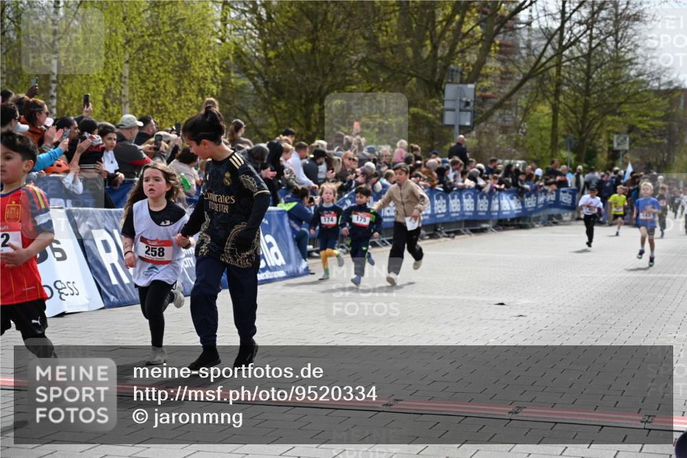 12.04.2026 - 45. Internationalen Wilhelmsburger Insellauf J. Mangold http://msf.ph/oto/9520334 12.04.2026 14:08:36 Ziel 1505, 782, 258, 175, 174, 653, 143 meine-sportfotos.de
