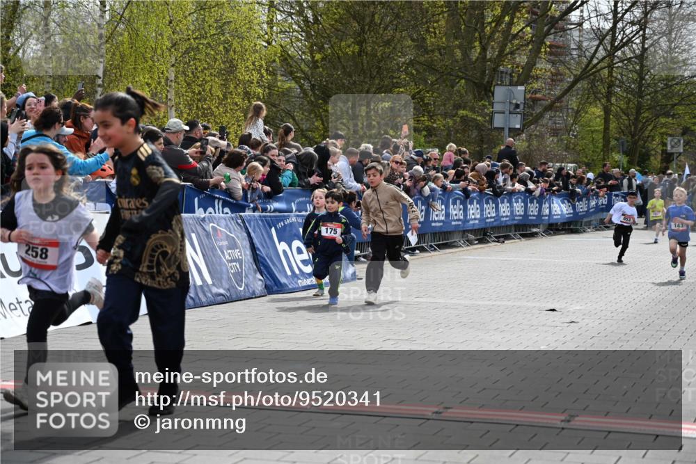 12.04.2026 - 45. Internationalen Wilhelmsburger Insellauf J. Mangold http://msf.ph/oto/9520341 12.04.2026 14:08:37 Ziel 1505, 782, 258, 175, 174, 653, 143 meine-sportfotos.de