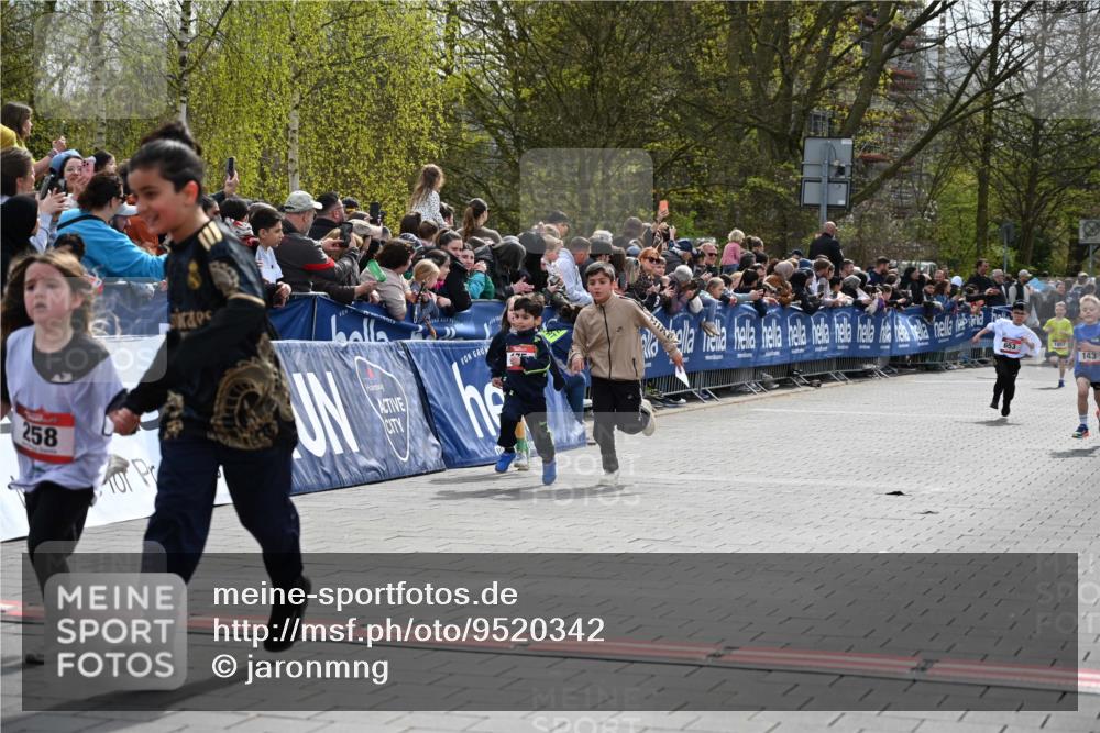 12.04.2026 - 45. Internationalen Wilhelmsburger Insellauf J. Mangold http://msf.ph/oto/9520342 12.04.2026 14:08:37 Ziel 1505, 782, 258, 175, 174, 653, 143 meine-sportfotos.de
