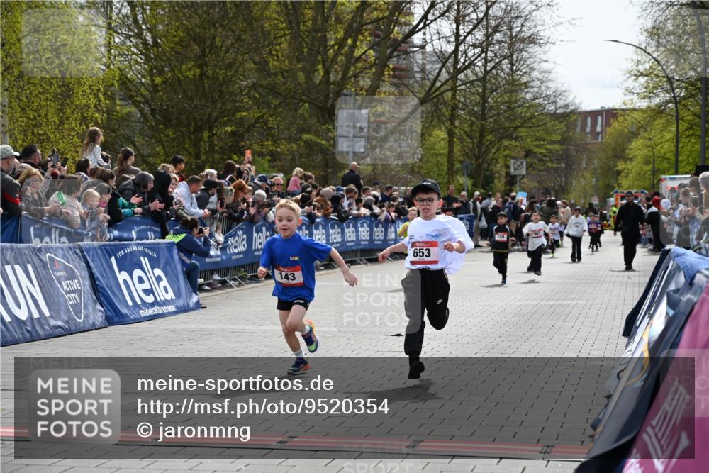 12.04.2026 - 45. Internationalen Wilhelmsburger Insellauf J. Mangold http://msf.ph/oto/9520354 12.04.2026 14:08:40 Ziel 782, 258, 175, 174, 653, 143, 1057, 232 meine-sportfotos.de