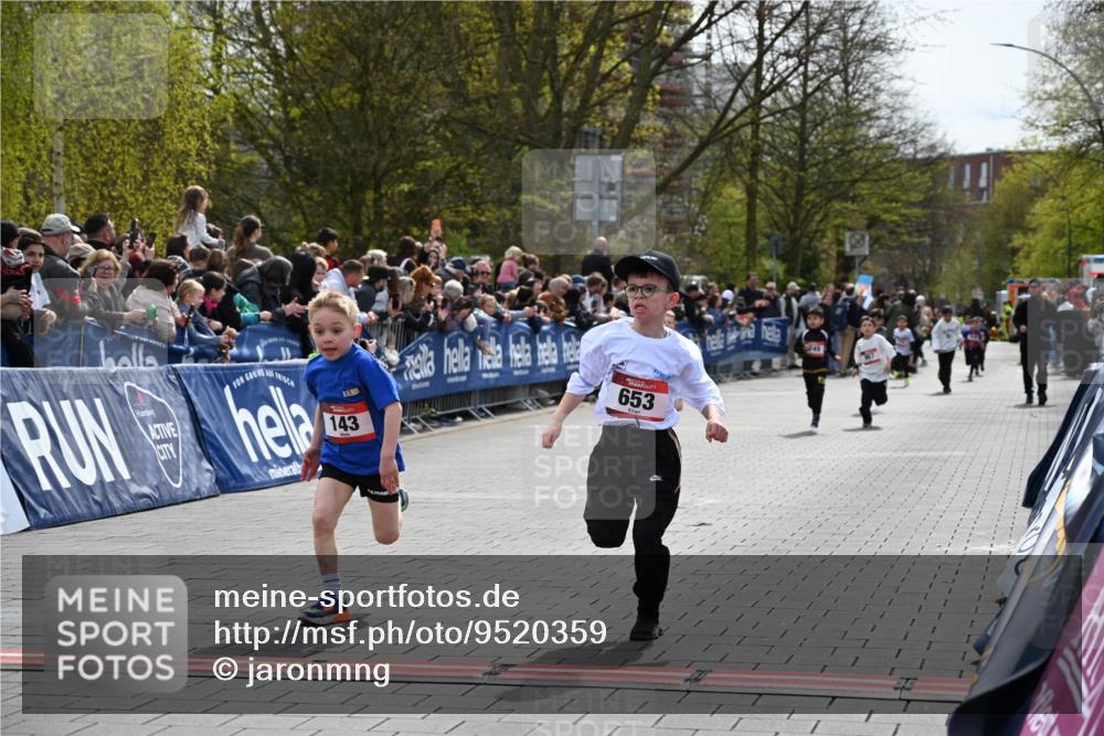 12.04.2026 - 45. Internationalen Wilhelmsburger Insellauf J. Mangold http://msf.ph/oto/9520359 12.04.2026 14:08:40 Ziel 782, 258, 175, 174, 653, 143, 1057, 232 meine-sportfotos.de