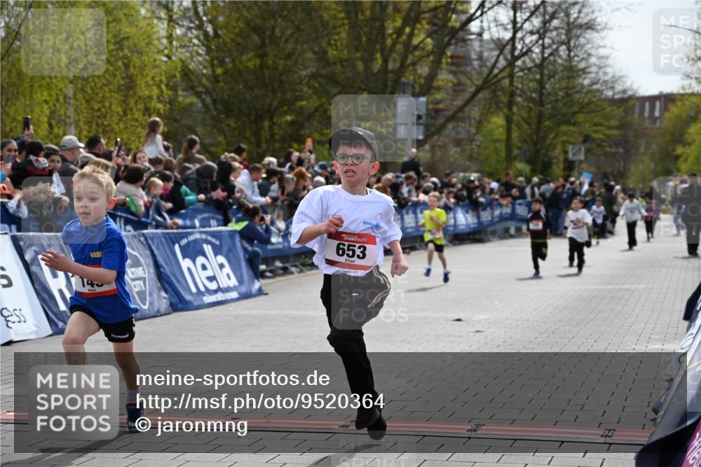 12.04.2026 - 45. Internationalen Wilhelmsburger Insellauf J. Mangold http://msf.ph/oto/9520364 12.04.2026 14:08:40 Ziel 782, 258, 175, 174, 653, 143, 1057, 232 meine-sportfotos.de