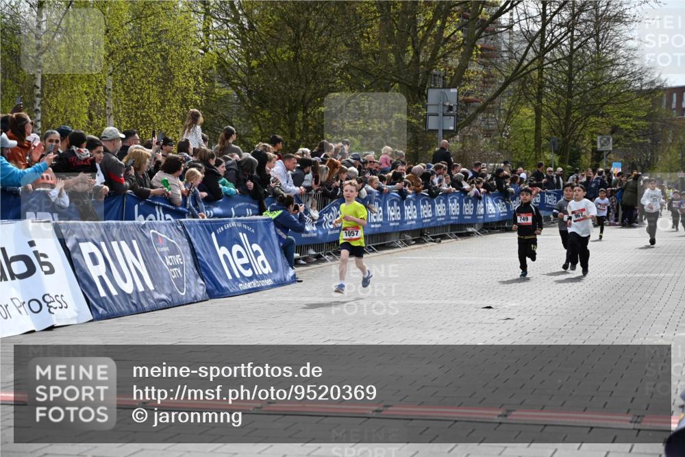12.04.2026 - 45. Internationalen Wilhelmsburger Insellauf J. Mangold http://msf.ph/oto/9520369 12.04.2026 14:08:42 Ziel 175, 174, 653, 143, 1057, 232, 749, 967 meine-sportfotos.de