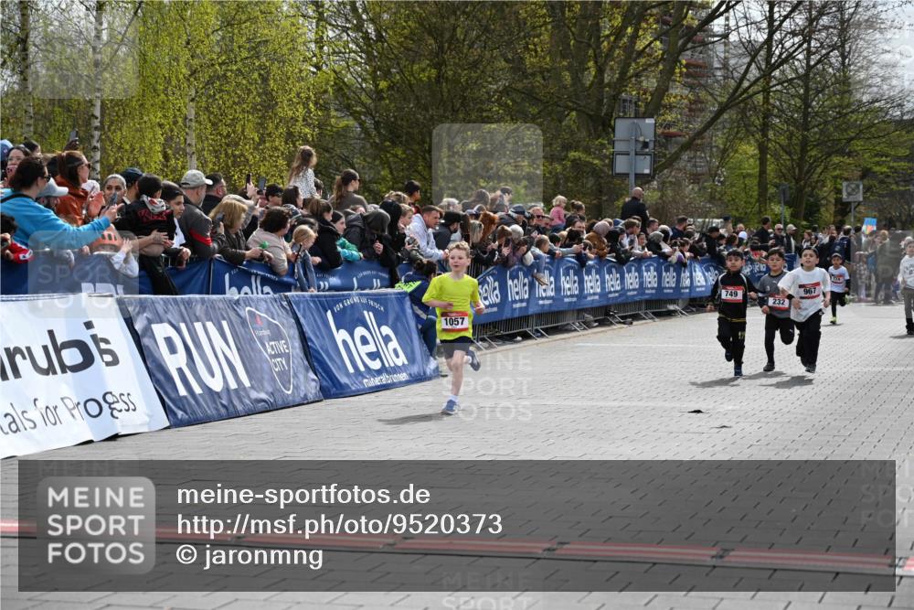 12.04.2026 - 45. Internationalen Wilhelmsburger Insellauf J. Mangold http://msf.ph/oto/9520373 12.04.2026 14:08:42 Ziel 175, 174, 653, 143, 1057, 232, 749, 967 meine-sportfotos.de
