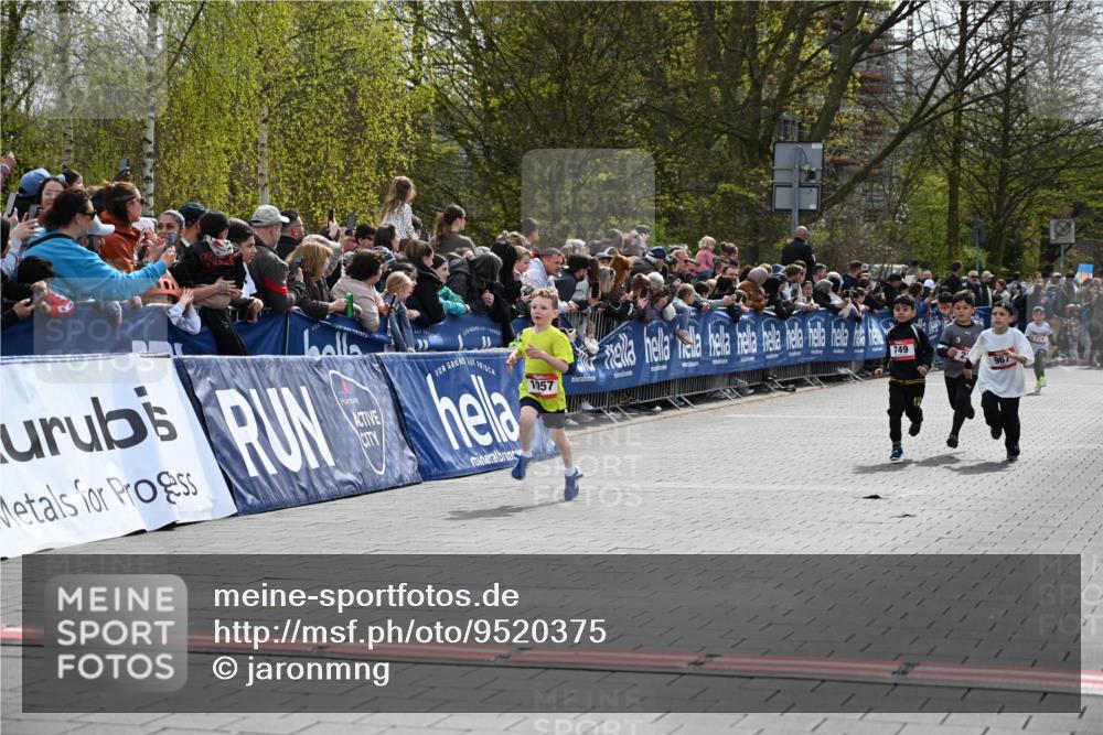 12.04.2026 - 45. Internationalen Wilhelmsburger Insellauf J. Mangold http://msf.ph/oto/9520375 12.04.2026 14:08:42 Ziel 175, 174, 653, 143, 1057, 232, 749, 967 meine-sportfotos.de