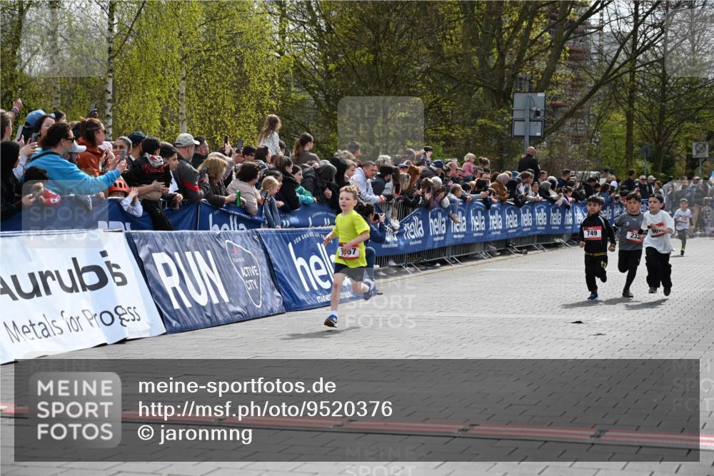 12.04.2026 - 45. Internationalen Wilhelmsburger Insellauf J. Mangold http://msf.ph/oto/9520376 12.04.2026 14:08:42 Ziel 175, 174, 653, 143, 1057, 232, 749, 967 meine-sportfotos.de