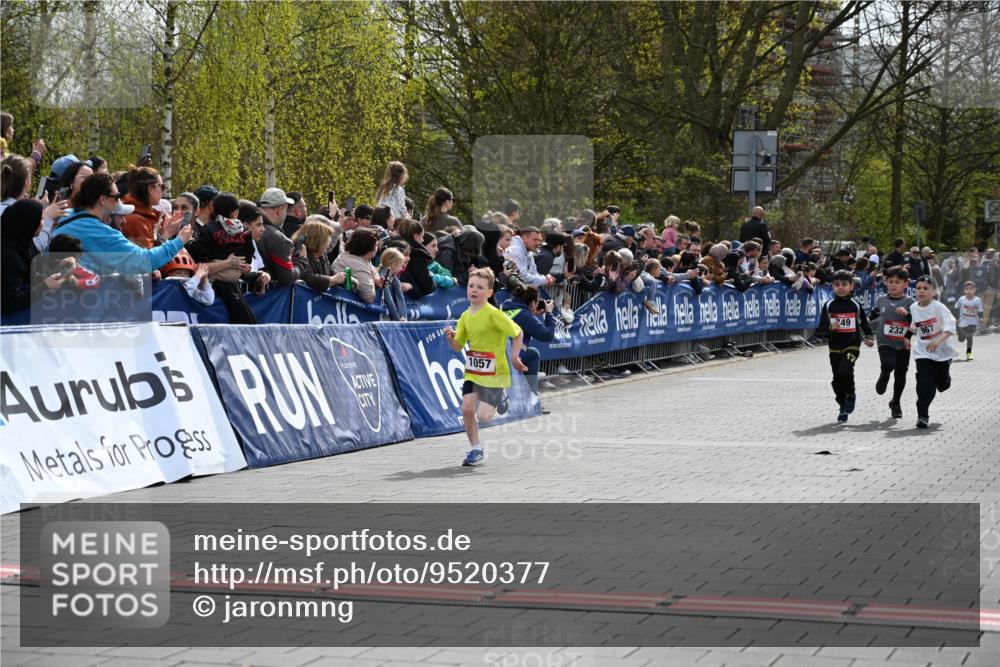 12.04.2026 - 45. Internationalen Wilhelmsburger Insellauf J. Mangold http://msf.ph/oto/9520377 12.04.2026 14:08:42 Ziel 175, 174, 653, 143, 1057, 232, 749, 967 meine-sportfotos.de