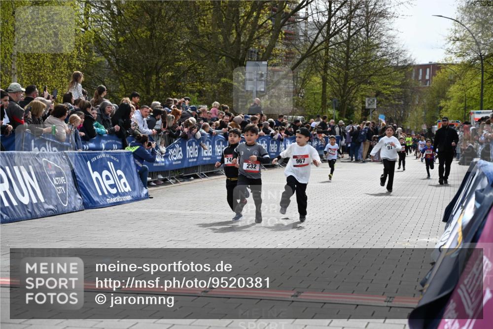12.04.2026 - 45. Internationalen Wilhelmsburger Insellauf J. Mangold http://msf.ph/oto/9520381 12.04.2026 14:08:43 Ziel 174, 653, 143, 1057, 232, 749, 967 meine-sportfotos.de