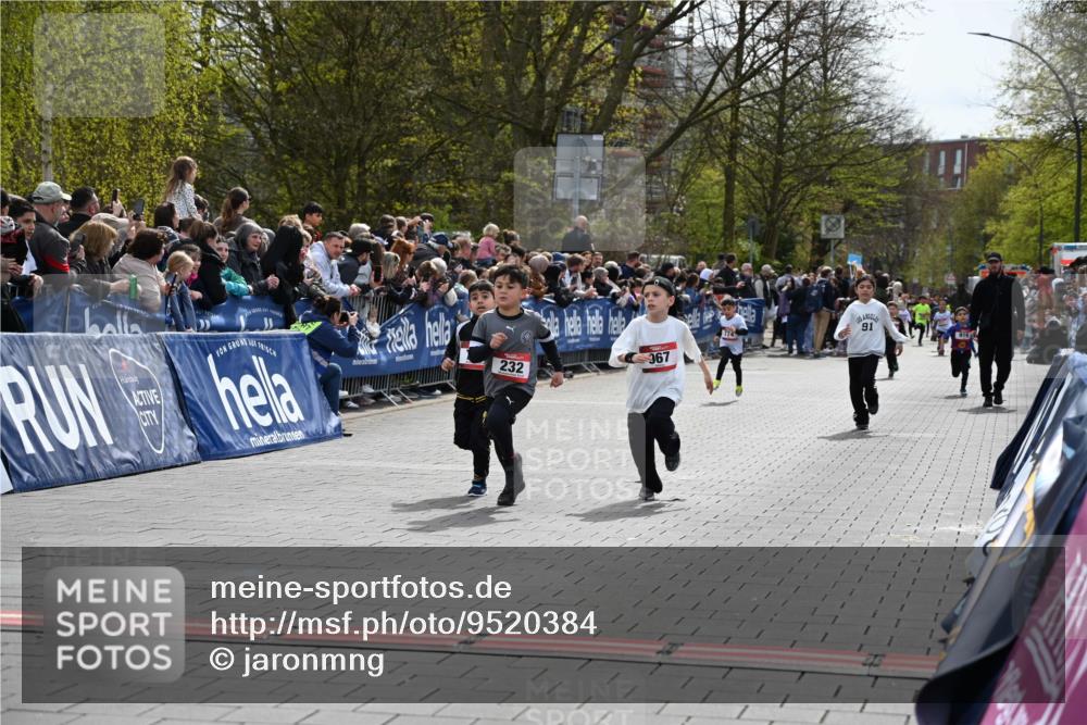 12.04.2026 - 45. Internationalen Wilhelmsburger Insellauf J. Mangold http://msf.ph/oto/9520384 12.04.2026 14:08:44 Ziel 653, 143, 1057, 232, 749, 967, 774 meine-sportfotos.de