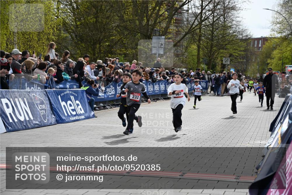 12.04.2026 - 45. Internationalen Wilhelmsburger Insellauf J. Mangold http://msf.ph/oto/9520385 12.04.2026 14:08:44 Ziel 653, 143, 1057, 232, 749, 967, 774 meine-sportfotos.de