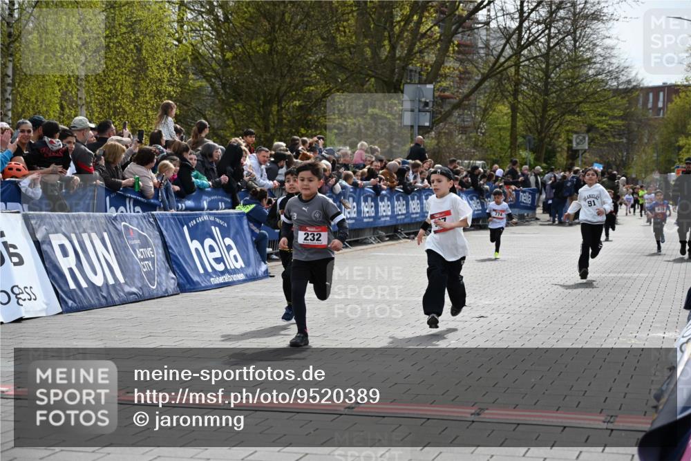 12.04.2026 - 45. Internationalen Wilhelmsburger Insellauf J. Mangold http://msf.ph/oto/9520389 12.04.2026 14:08:44 Ziel 653, 143, 1057, 232, 749, 967, 774 meine-sportfotos.de