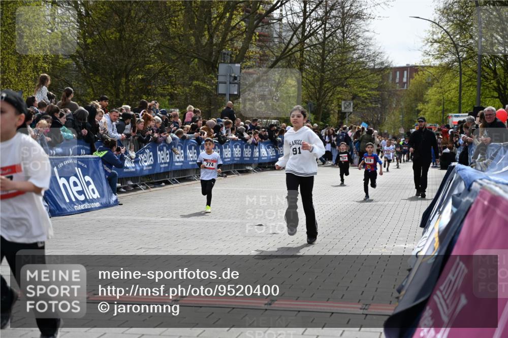 12.04.2026 - 45. Internationalen Wilhelmsburger Insellauf J. Mangold http://msf.ph/oto/9520400 12.04.2026 14:08:46 Ziel 1057, 232, 749, 967, 774, 919 meine-sportfotos.de
