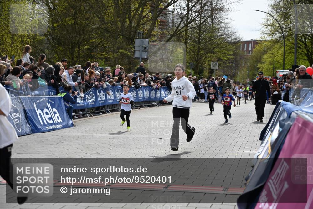 12.04.2026 - 45. Internationalen Wilhelmsburger Insellauf J. Mangold http://msf.ph/oto/9520401 12.04.2026 14:08:46 Ziel 1057, 232, 749, 967, 774, 919 meine-sportfotos.de