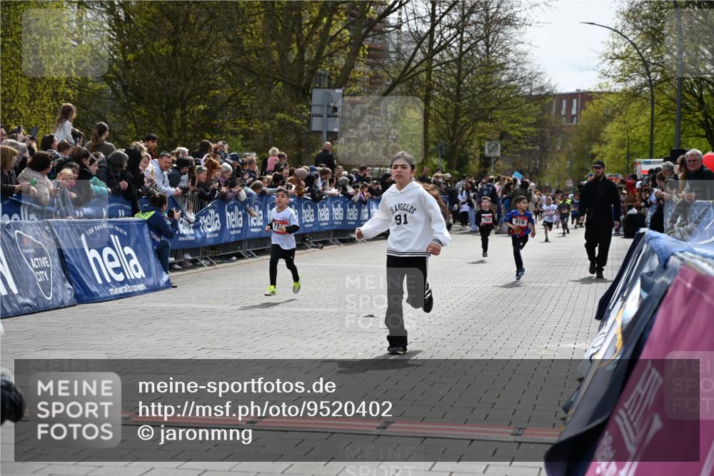 12.04.2026 - 45. Internationalen Wilhelmsburger Insellauf J. Mangold http://msf.ph/oto/9520402 12.04.2026 14:08:46 Ziel 1057, 232, 749, 967, 774, 919 meine-sportfotos.de