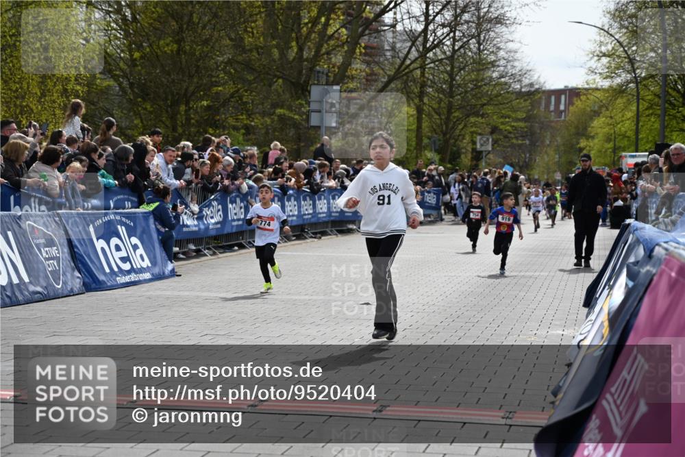 12.04.2026 - 45. Internationalen Wilhelmsburger Insellauf J. Mangold http://msf.ph/oto/9520404 12.04.2026 14:08:46 Ziel 1057, 232, 749, 967, 774, 919 meine-sportfotos.de