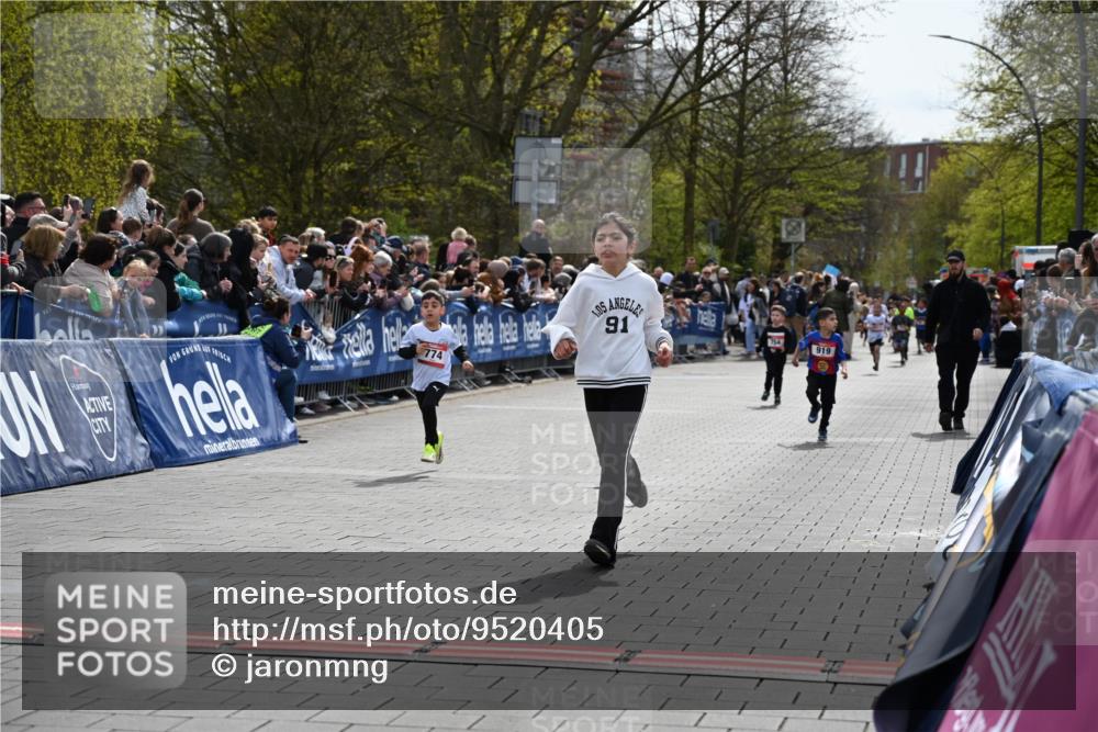 12.04.2026 - 45. Internationalen Wilhelmsburger Insellauf J. Mangold http://msf.ph/oto/9520405 12.04.2026 14:08:46 Ziel 1057, 232, 749, 967, 774, 919 meine-sportfotos.de