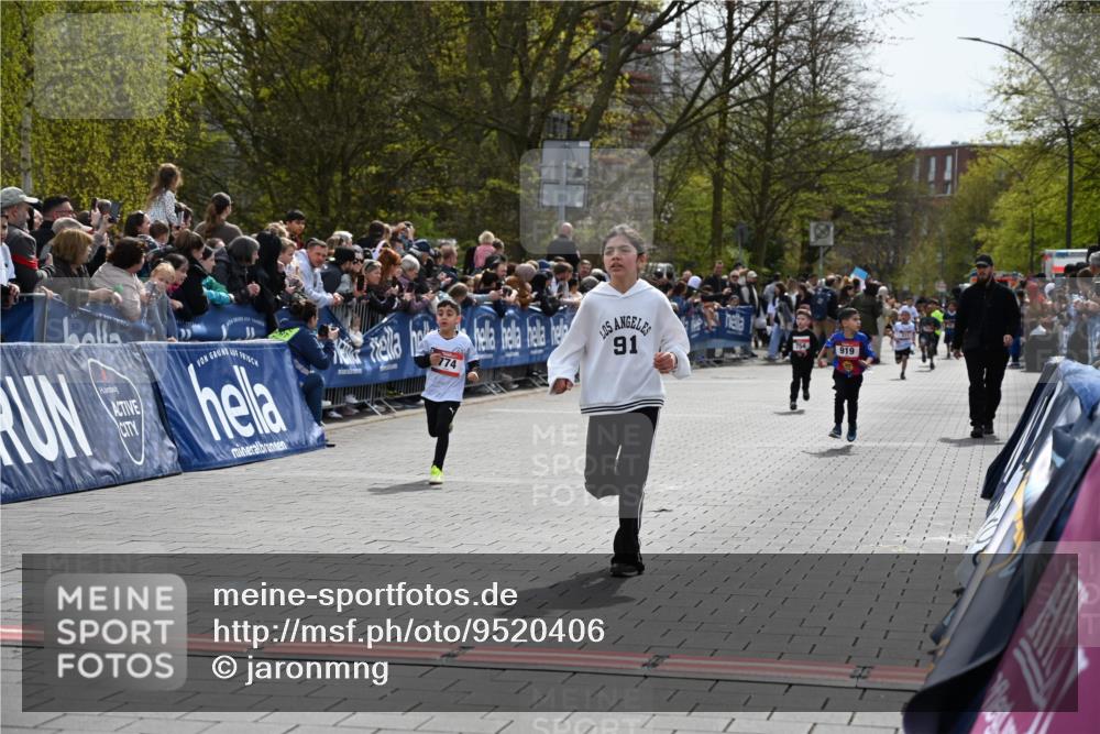 12.04.2026 - 45. Internationalen Wilhelmsburger Insellauf J. Mangold http://msf.ph/oto/9520406 12.04.2026 14:08:46 Ziel 1057, 232, 749, 967, 774, 919 meine-sportfotos.de