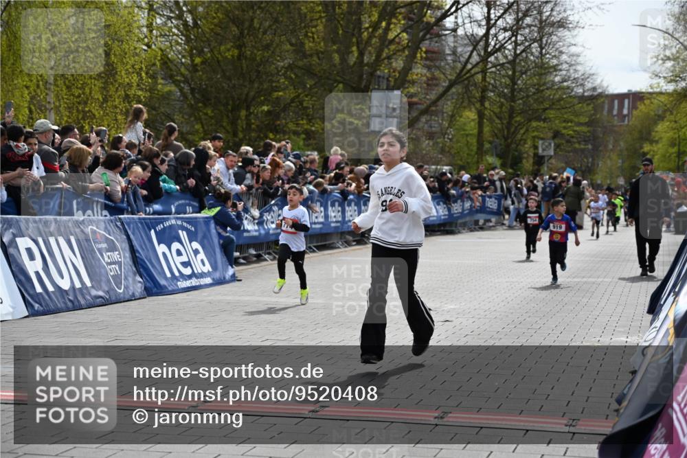12.04.2026 - 45. Internationalen Wilhelmsburger Insellauf J. Mangold http://msf.ph/oto/9520408 12.04.2026 14:08:46 Ziel 1057, 232, 749, 967, 774, 919 meine-sportfotos.de