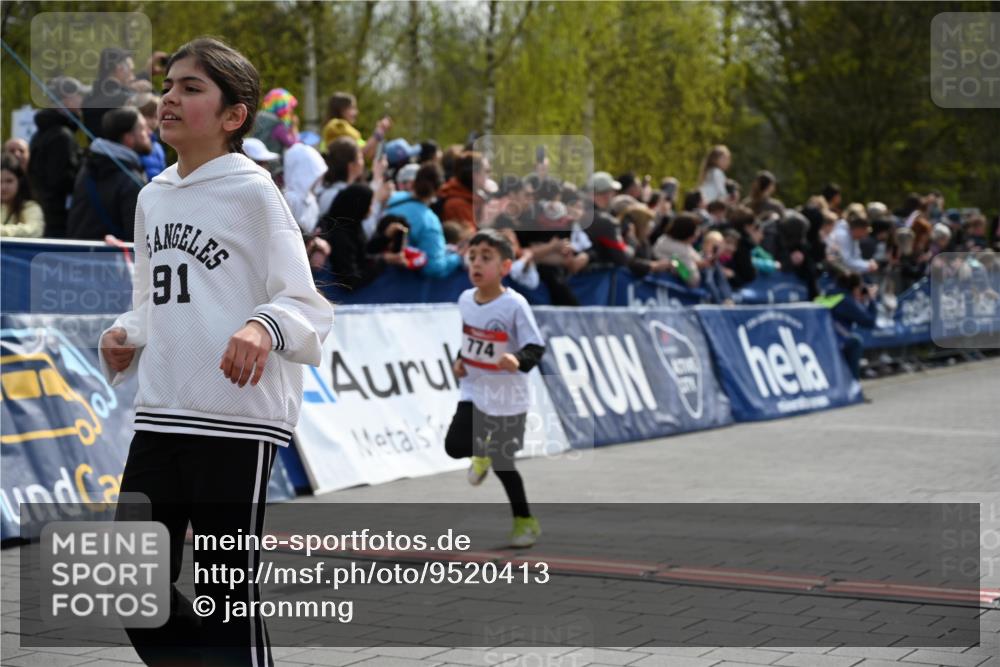 12.04.2026 - 45. Internationalen Wilhelmsburger Insellauf J. Mangold http://msf.ph/oto/9520413 12.04.2026 14:08:48 Ziel 232, 749, 967, 774, 919, 754 meine-sportfotos.de