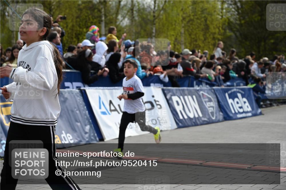 12.04.2026 - 45. Internationalen Wilhelmsburger Insellauf J. Mangold http://msf.ph/oto/9520415 12.04.2026 14:08:48 Ziel 232, 749, 967, 774, 919, 754 meine-sportfotos.de