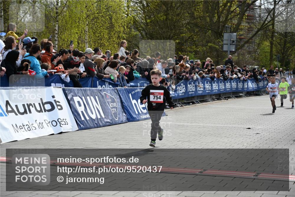 12.04.2026 - 45. Internationalen Wilhelmsburger Insellauf J. Mangold http://msf.ph/oto/9520437 12.04.2026 14:08:52 Ziel 774, 919, 754, 211, 711, 530 meine-sportfotos.de